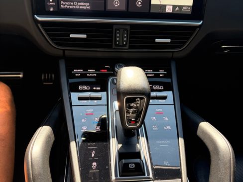 Used 2020 Porsche Cayenne Turbo AWD/4WD image 8