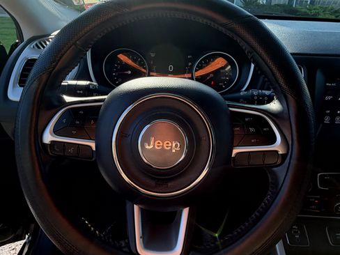 Used 2019 Jeep Compass Latitude w/ Popular Equipment Group FWD image 10