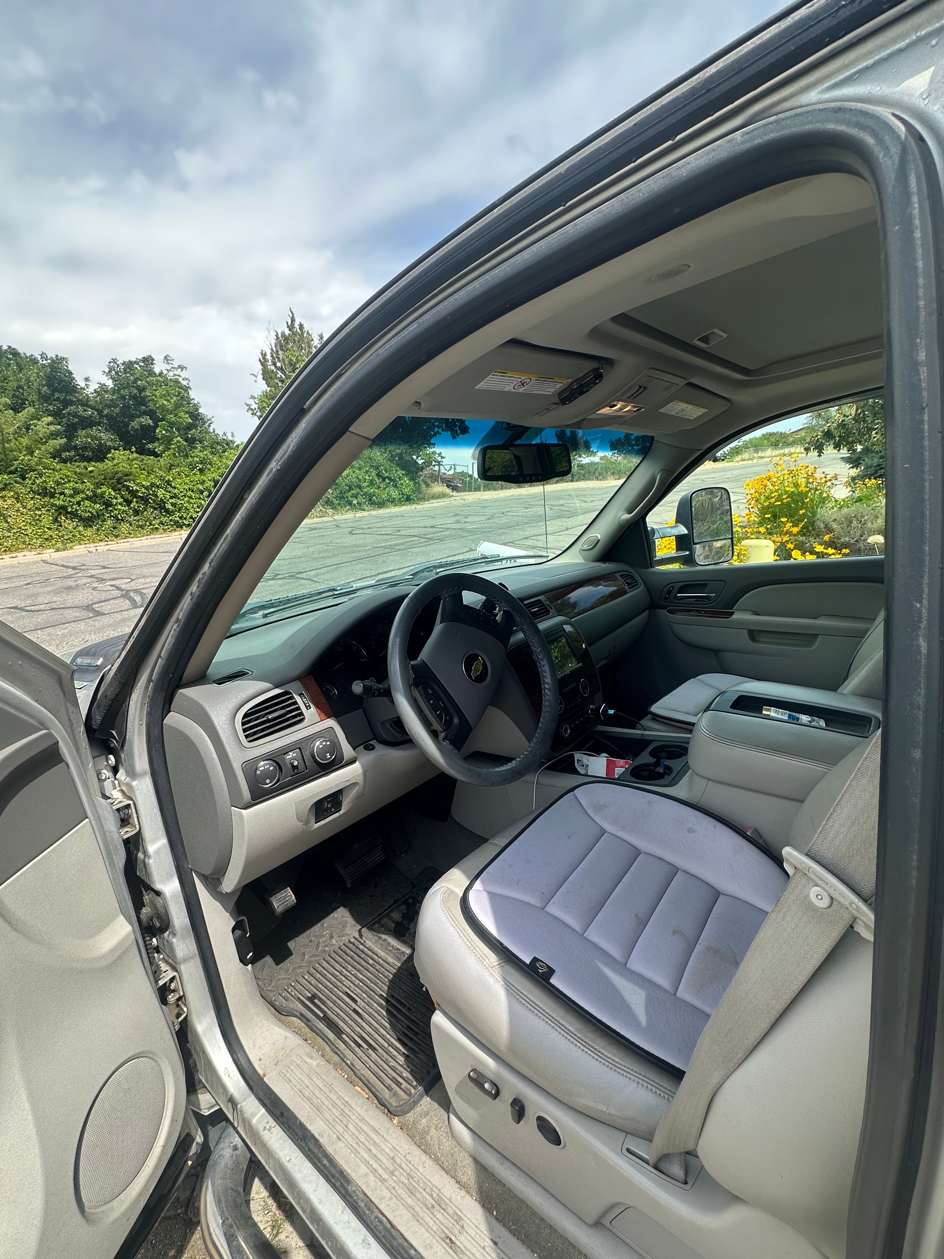 Used 2011 Chevrolet Silverado 2500 LTZ w/ LTZ Plus Package AWD/4WD image 12