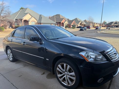 Used 2010 INFINITI M35 x w/ Technology Pkg image 2