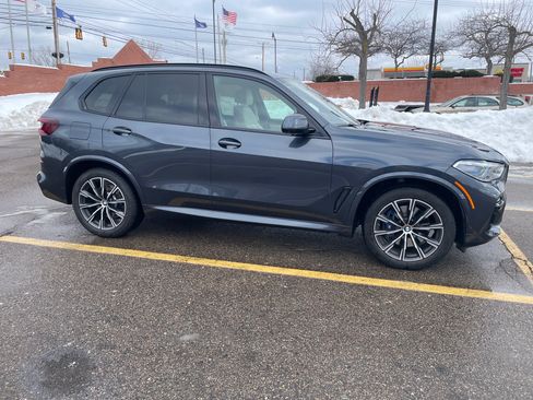 Used 2021 BMW X5 xDrive40i w/ M Sport Package image 5