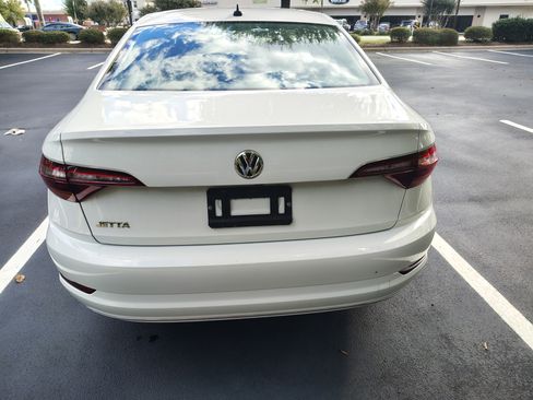 Used 2019 Volkswagen Jetta SE w/ Cold Weather Package image 5