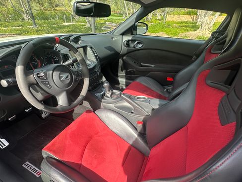 Used 2018 Nissan 370Z NISMO image 6