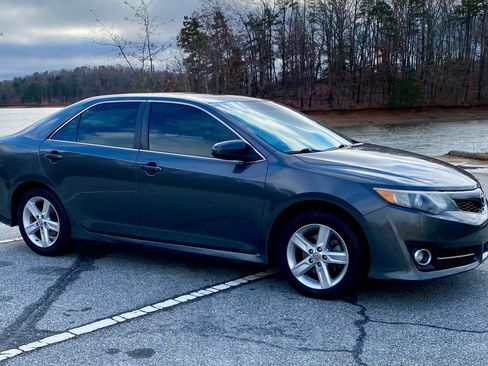 Used 2013 Toyota Camry SE image 10