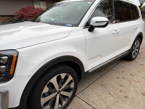 Used 2021 Kia Telluride EX w/ EX Premium Package image 4