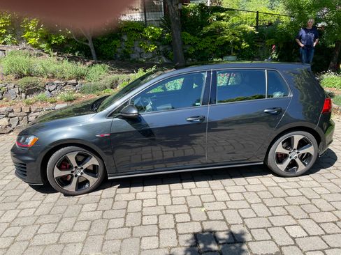 Used 2016 Volkswagen GTI SE FWD image 10