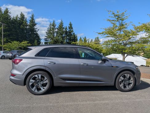 Used 2021 Audi e-tron Premium w/ Convenience Plus Package AWD/4WD image 4