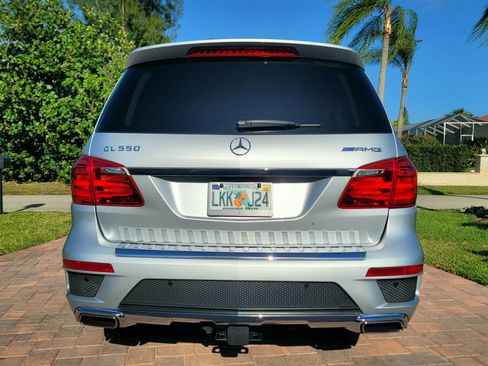 Used 2013 Mercedes-Benz GL 550 4MATIC image 2