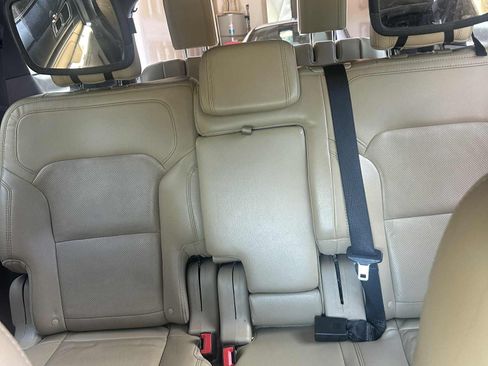 Used 2017 Ford Explorer Limited image 11