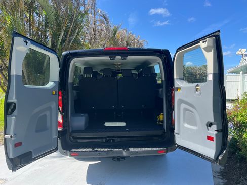 Used 2018 Ford Transit 350 XL image 11