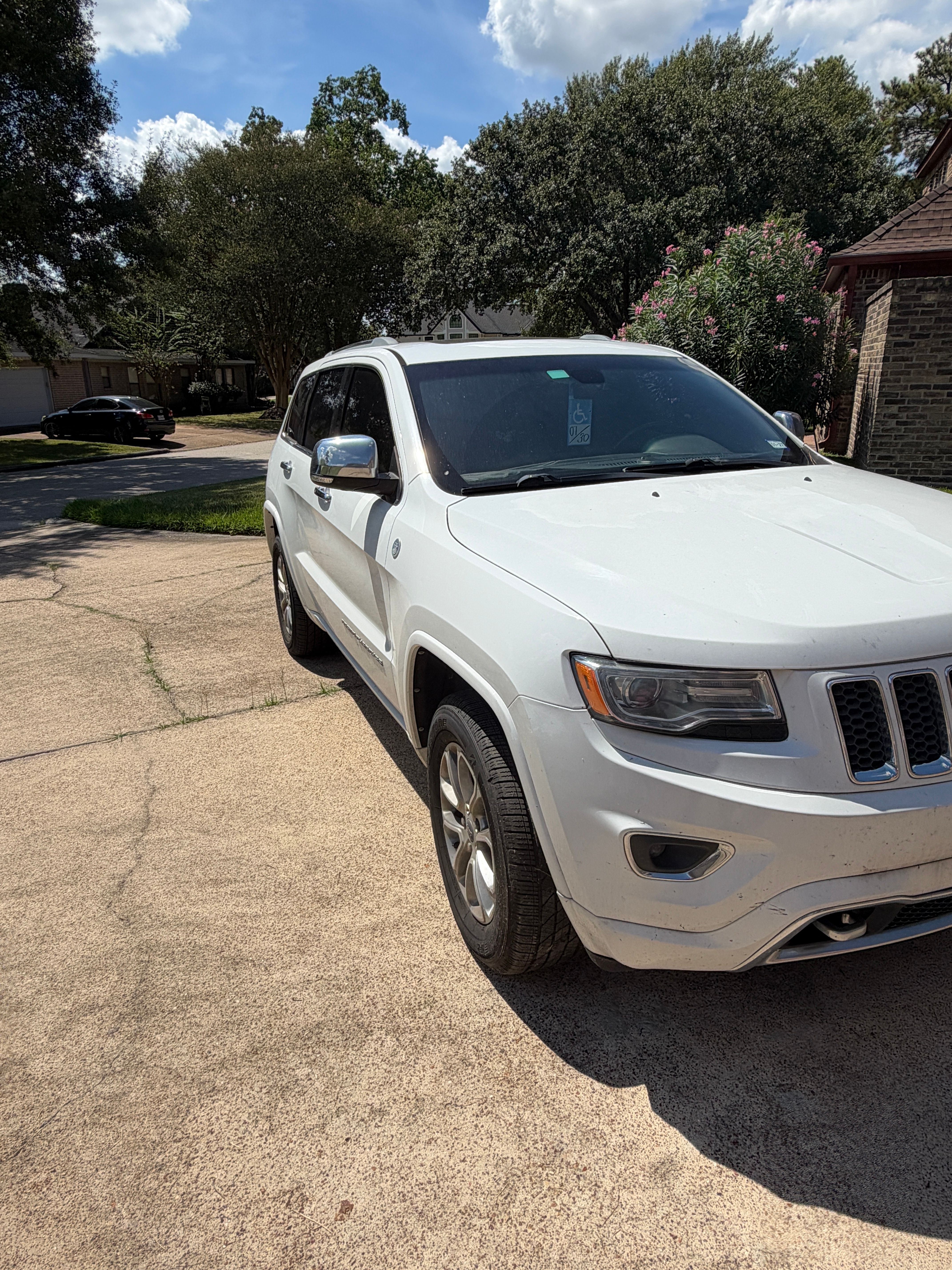 Used 2016 Jeep Grand Cherokee Overland AWD/4WD image 4