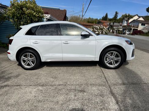 Used 2023 Audi Q5 e Prestige w/ Prestige Package image 2