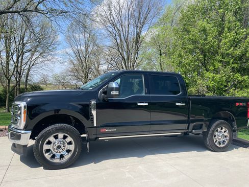 Used 2023 Ford F350 Lariat w/ Lariat Ultimate Package AWD/4WD image 1
