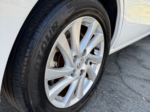 Used 2012 MAZDA MAZDA5 Sport FWD image 17