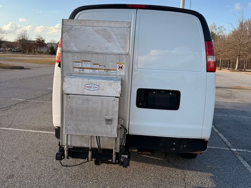 Used 2019 Chevrolet Express 3500 w/ Driver Convenience Package image 13