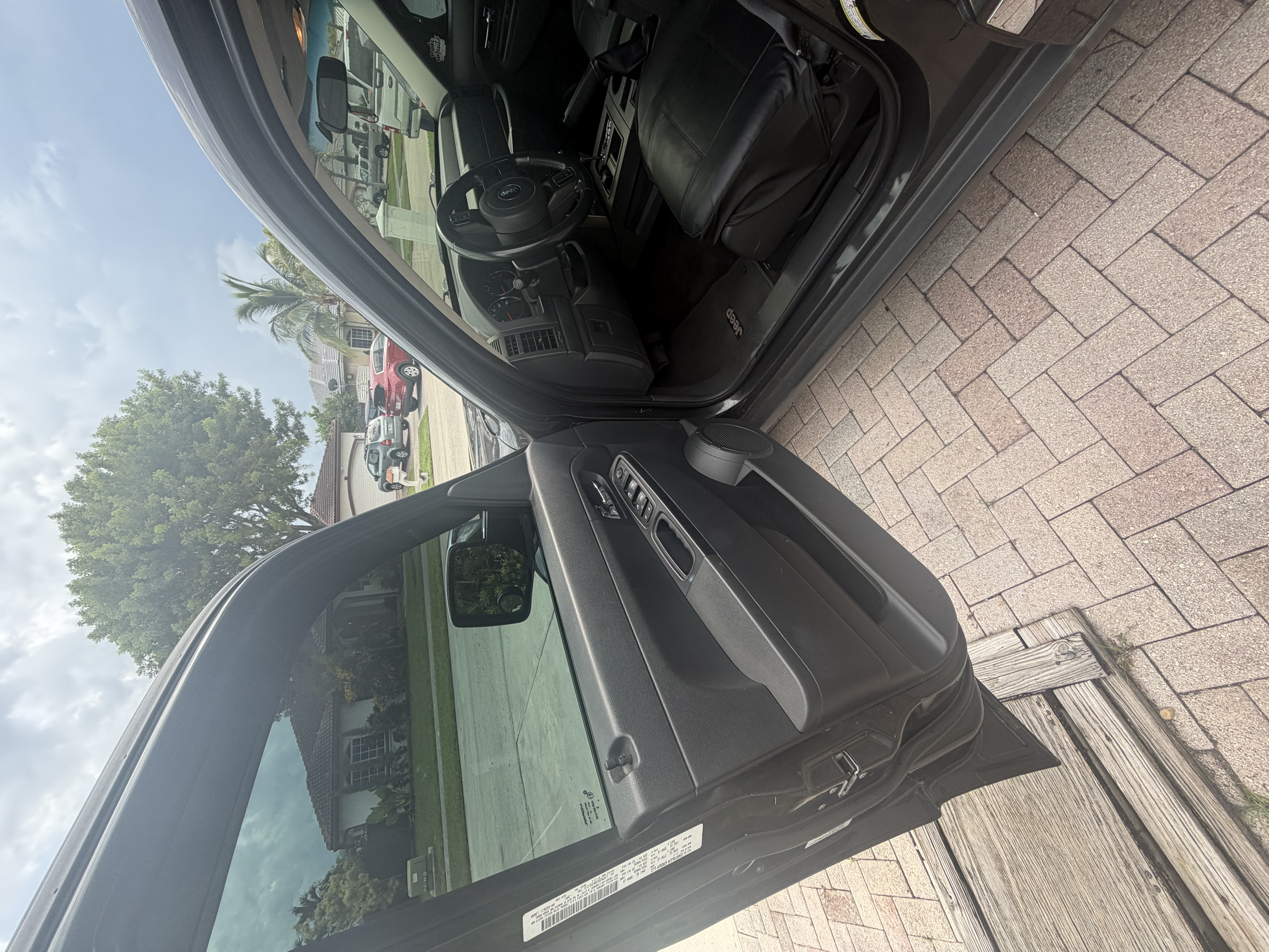 Used 2011 Jeep Liberty Sport AWD/4WD image 4