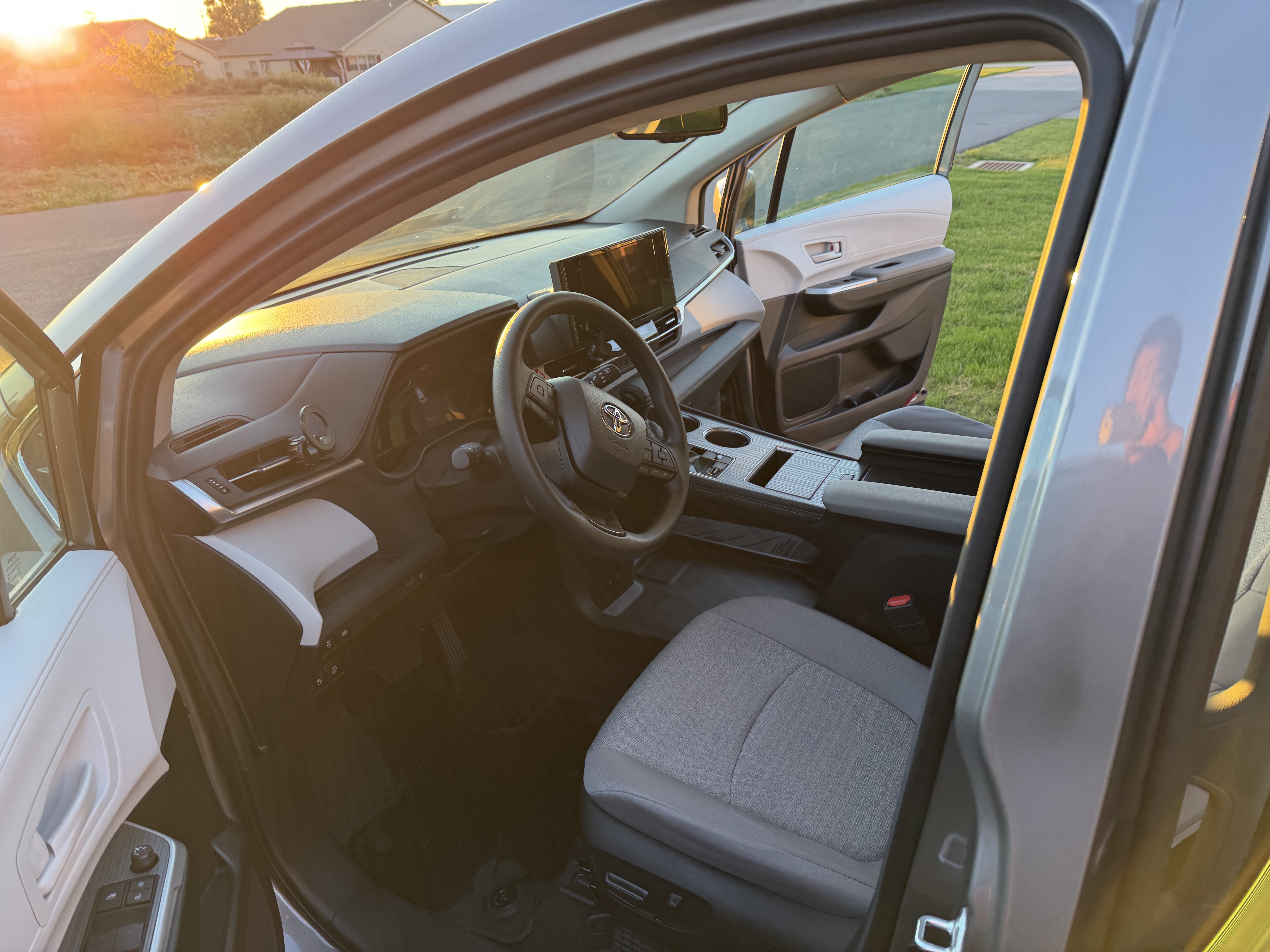 Used 2026 Toyota Sienna LE FWD image 17