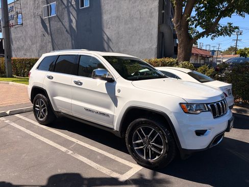 Used 2021 Jeep Grand Cherokee Limited w/ Trailer Tow Group IV image 2