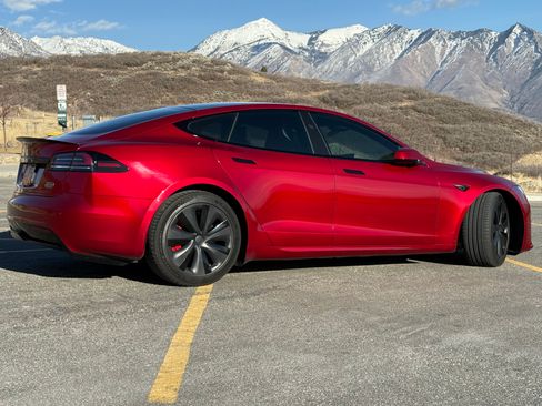 Used 2024 Tesla Model S Plaid image 9