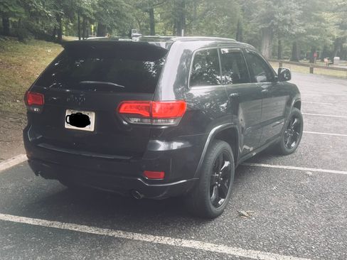 Used 2015 Jeep Grand Cherokee Altitude AWD/4WD image 9