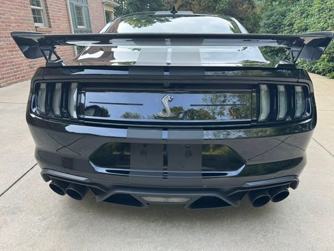 Used 2022 Ford Mustang Shelby GT500 w/ Carbon Fiber Track Pack image 11