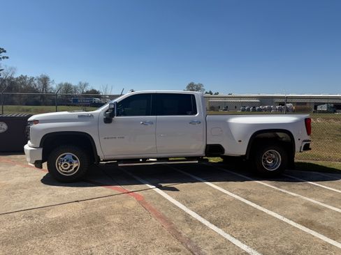 Used 2020 Chevrolet Silverado 3500 High Country w/ LPO, Hitch Package image 8