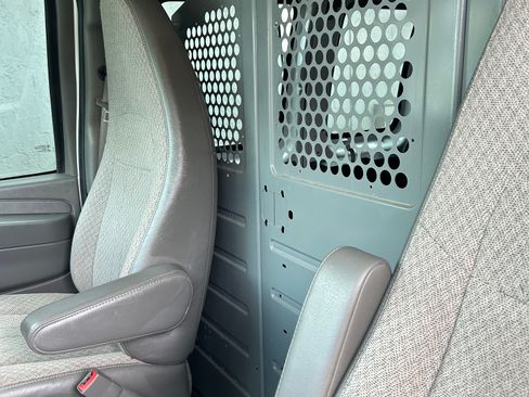 Used 2015 GMC Savana 2500 image 15