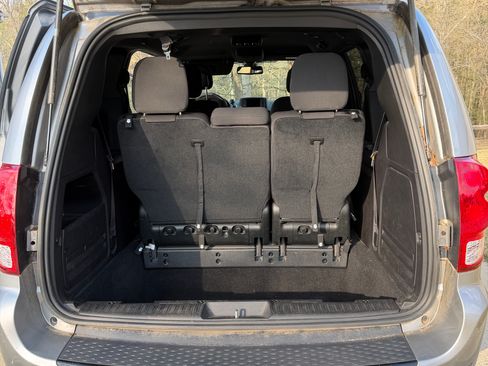 Used 2018 Dodge Grand Caravan SE FWD image 24
