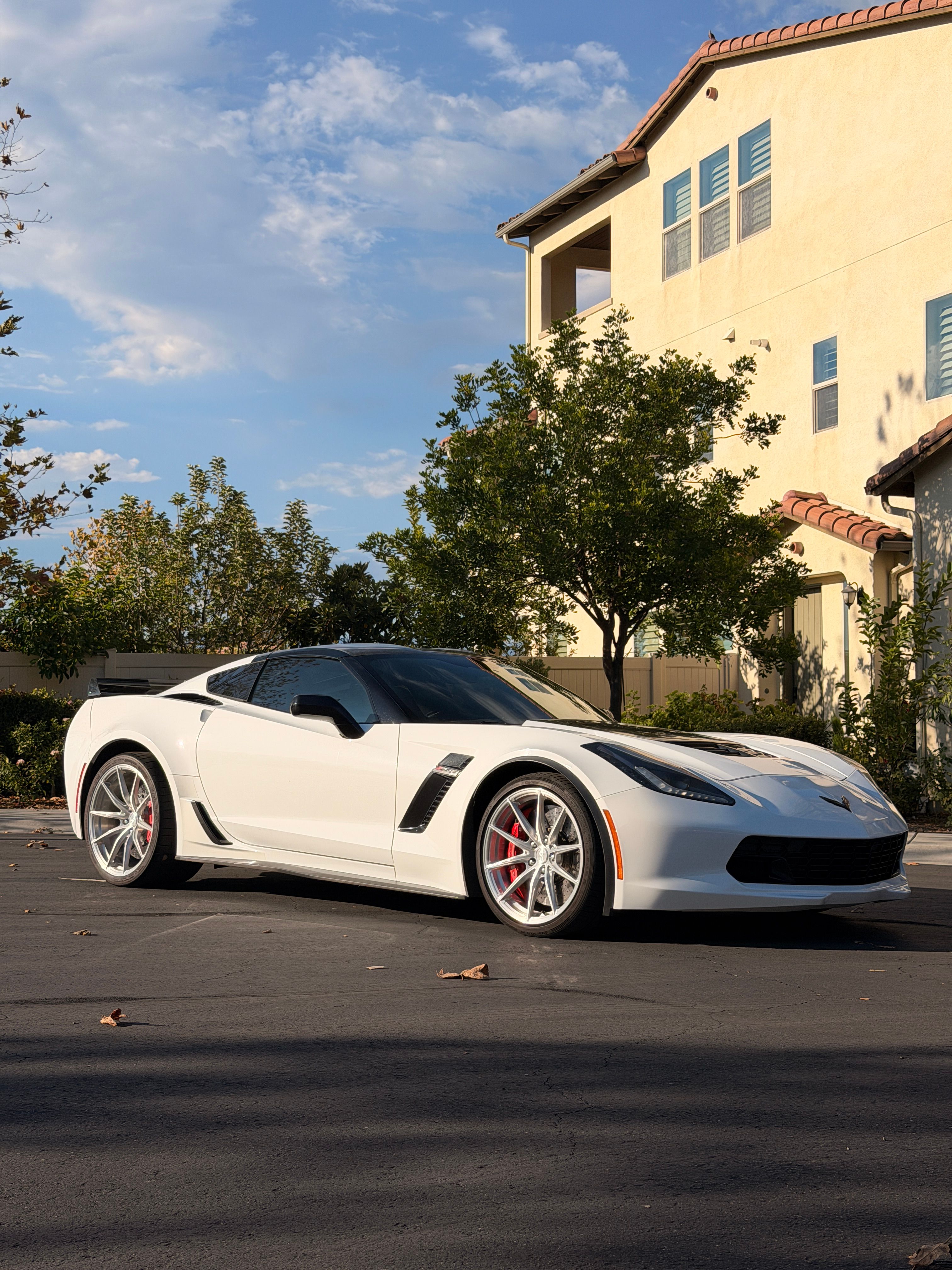 Used 2015 Chevrolet Corvette Z06 w/ 3LZ Preferred Equipment Group RWD image 4