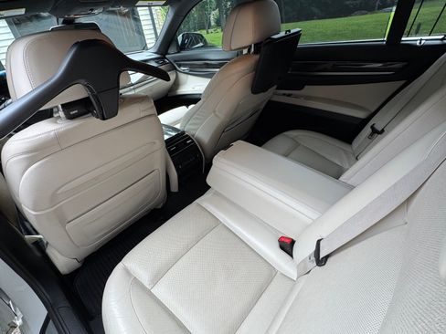 Used 2015 BMW 750i RWD image 12