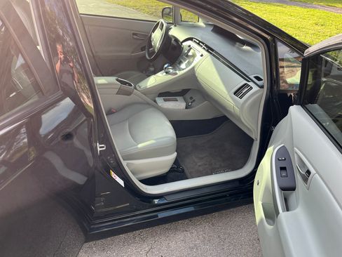 Used 2014 Toyota Prius Four image 12