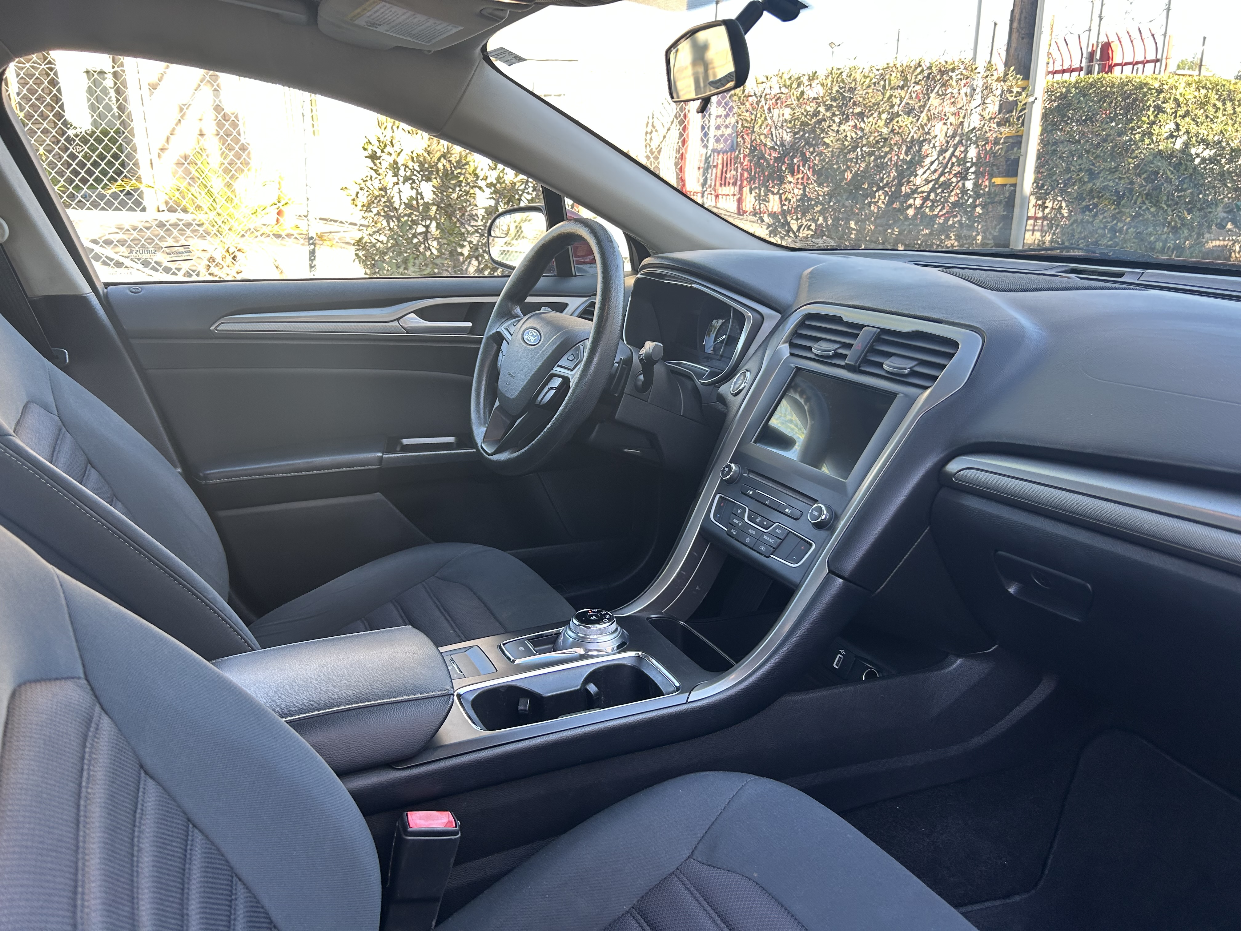 Used 2017 Ford Fusion SE w/ Fusion SE Technology Package FWD image 12