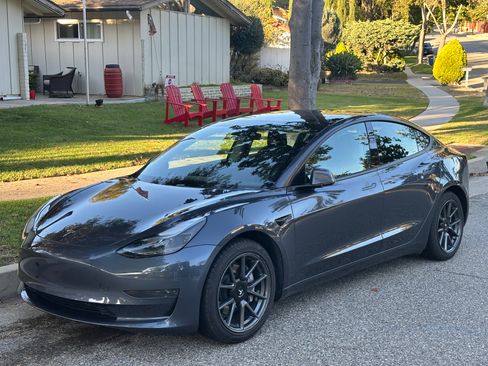 Used 2021 Tesla Model 3 Standard Range Plus image 4