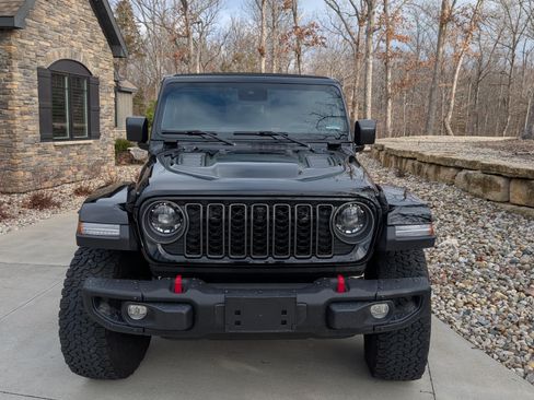 Used 2025 Jeep Wrangler Unlimited Rubicon image 2
