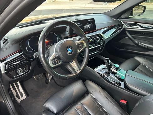 Used 2018 BMW M550i xDrive AWD/4WD image 2