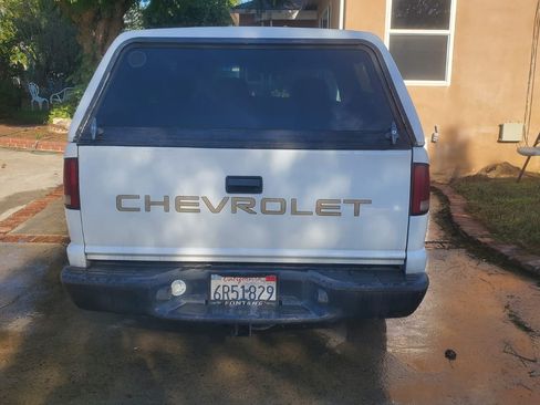 Used 2001 Chevrolet S10 Pickup 2WD Regular Cab image 9