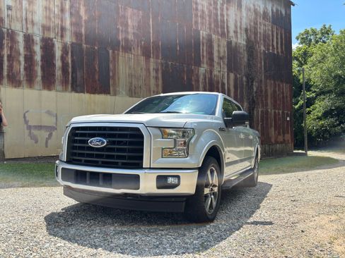 Used 2015 Ford F150 XLT w/ Equipment Group 302A Luxury AWD/4WD image 6