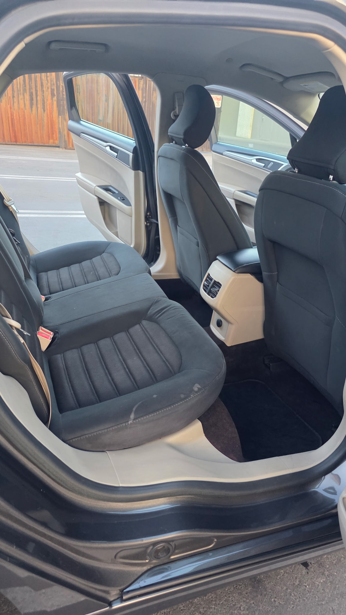 Used 2019 Ford Fusion SE FWD image 10
