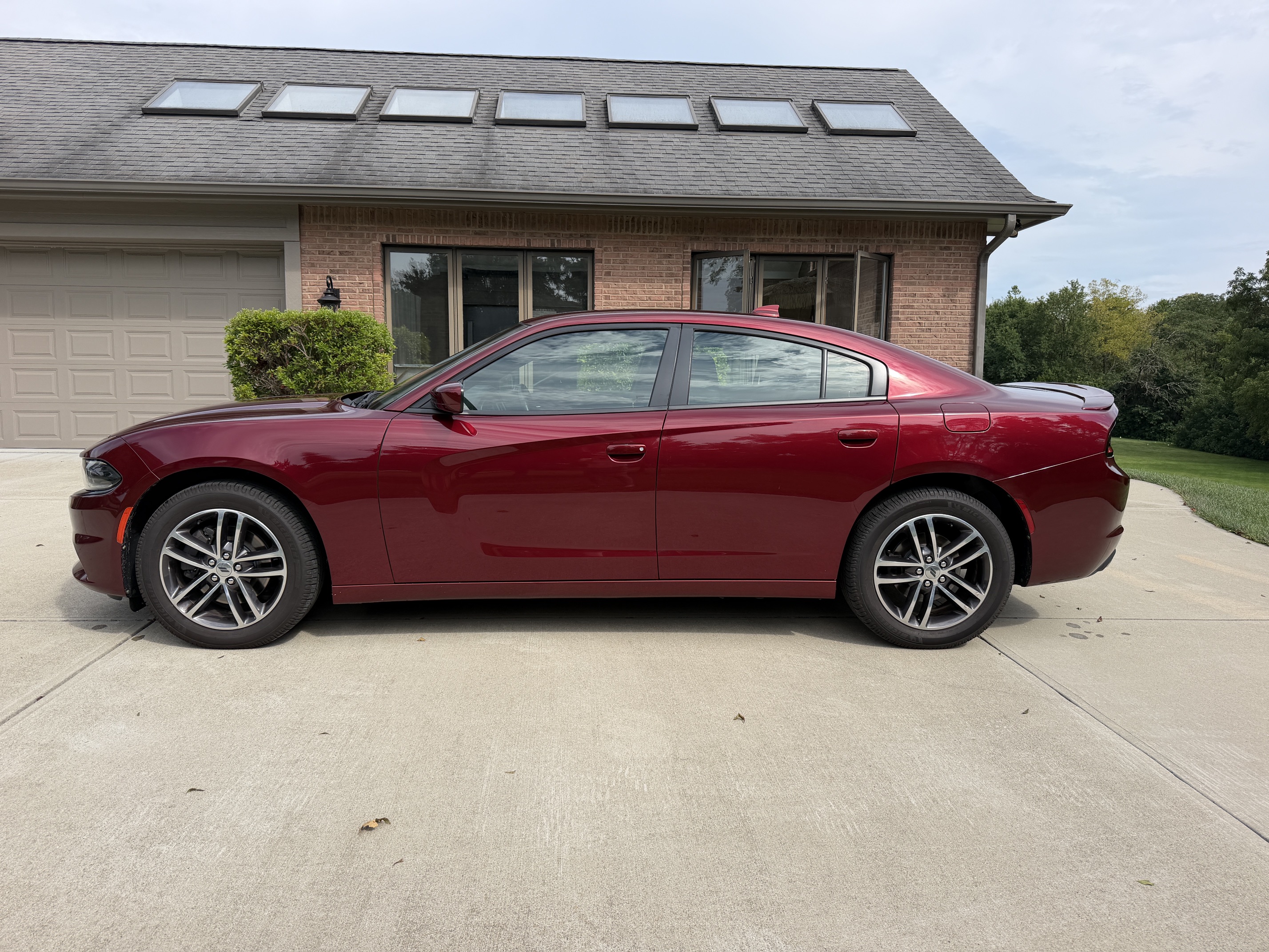 Used 2019 Dodge Charger SXT w/ Navigation & Travel Group AWD/4WD image 2