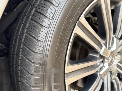 Used 2017 Lexus LX 570 4WD w/ Luxury Package image 9