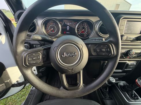 Used 2021 Jeep Gladiator Sport AWD/4WD image 19