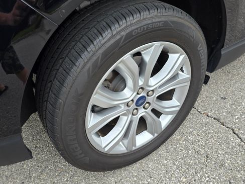 Used 2021 Ford Edge Titanium w/ Class II Trailer Tow Package AWD/4WD image 12