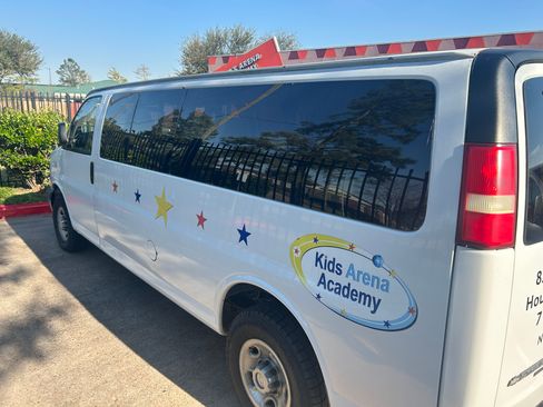 Used 2009 Chevrolet Express 3500 Extended Passenger w/ LT Preferred Equipment Group image 12