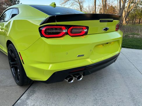 Used 2021 Chevrolet Camaro SS image 12