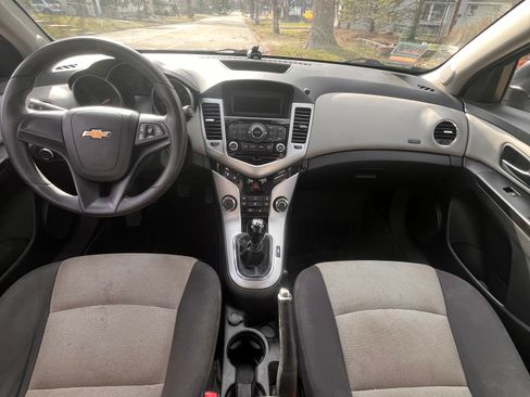 Used 2014 Chevrolet Cruze LS image 6