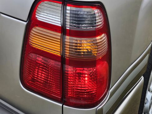 Used 2000 Toyota Land Cruiser image 21