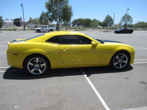 Used 2010 Chevrolet Camaro SS w/ RS Package RWD image 8