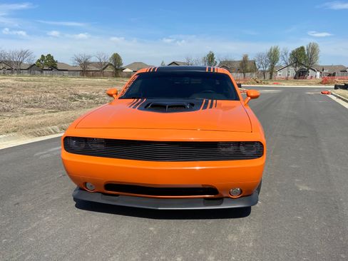 Used 2014 Dodge Challenger R/T RWD image 4
