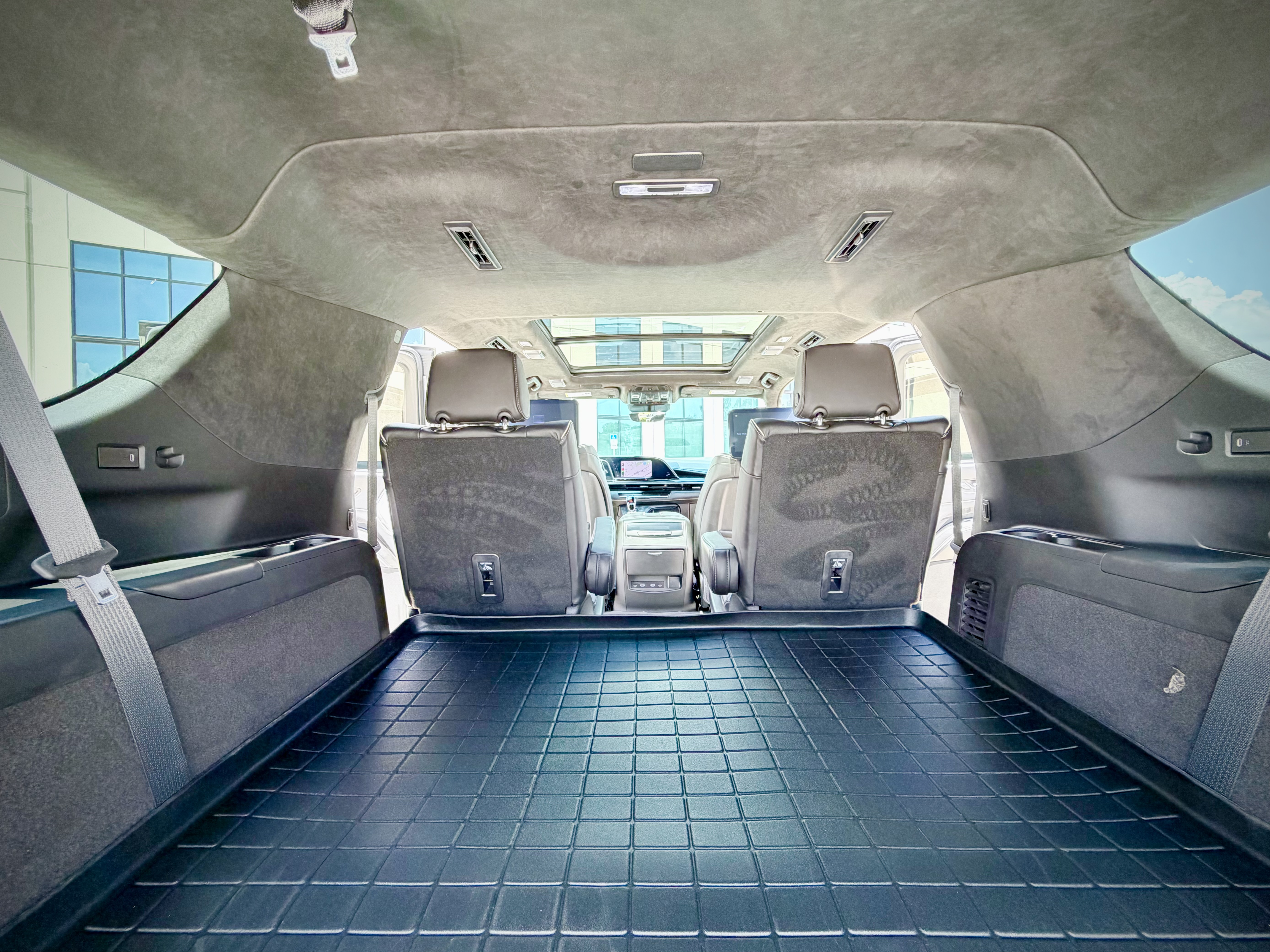 Used 2023 Cadillac Escalade ESV V AWD/4WD image 13