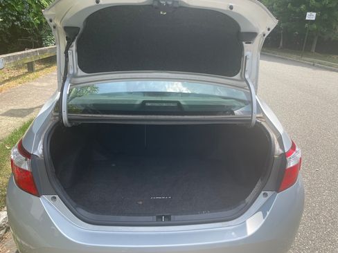 Used 2015 Toyota Corolla LE FWD image 11